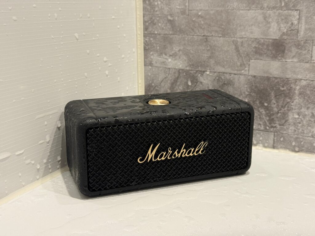 Marshall EmbertonをIPX7防水でお風呂場で使用している様子