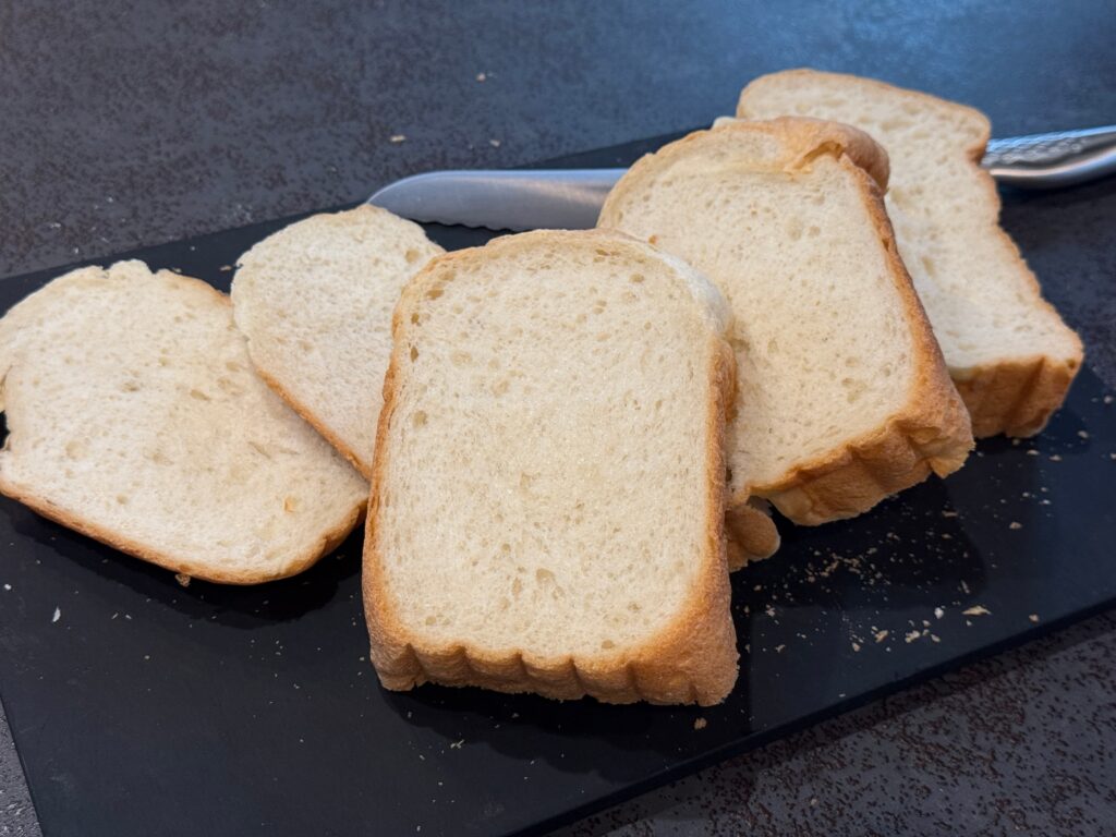 ホームベーカリーで焼いた食パン の断面