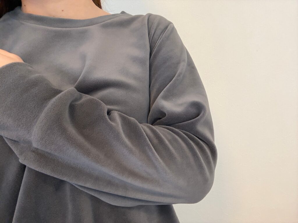 6年着続けたUNIQLOウルトラストレッチスムースセットの現在の状態。グレー。とろみがキレイ。