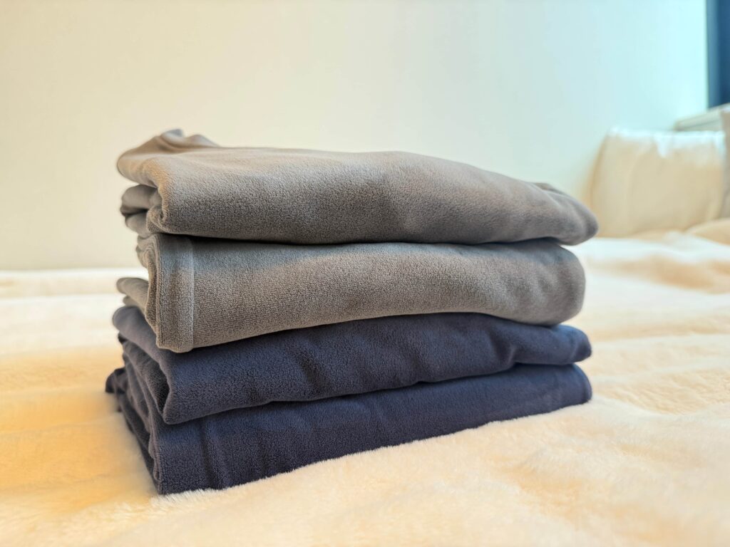 6年着続けているUNIQLOウルトラストレッチスムースセット2着。色味。