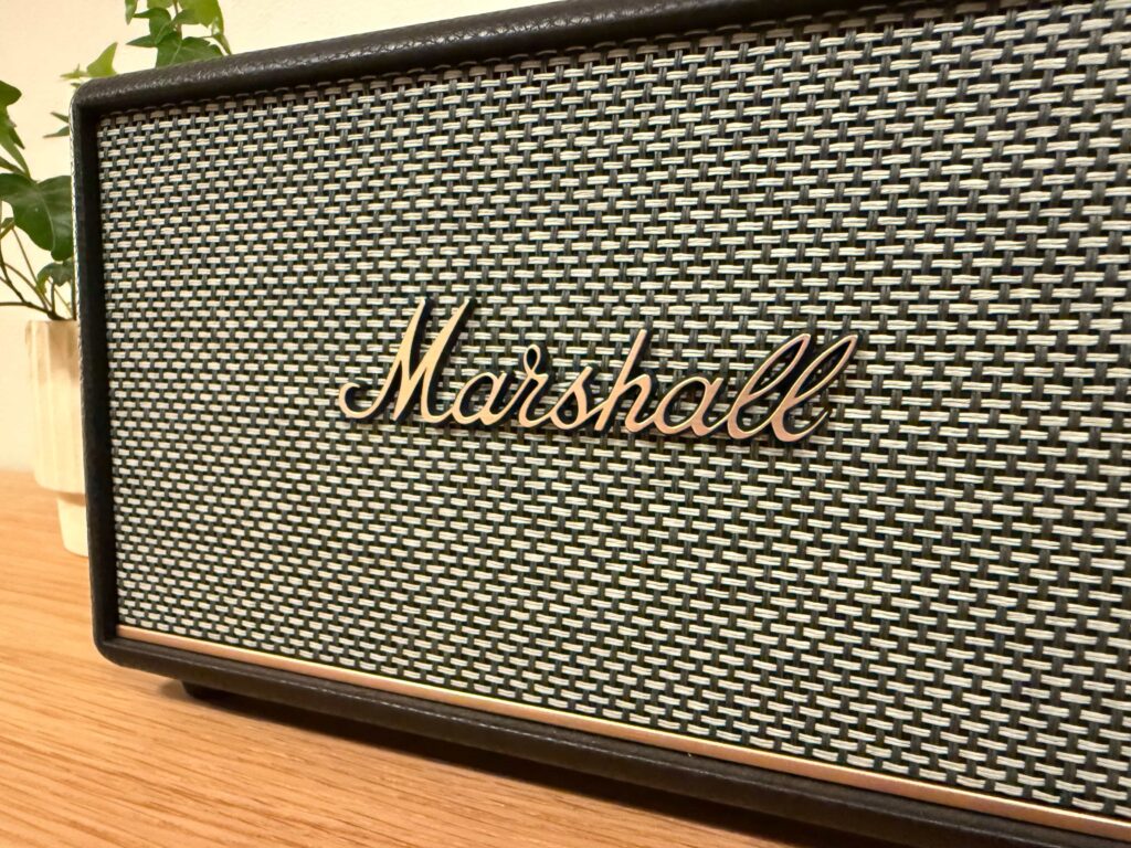 Marshall Acton III底面のゴールドライン