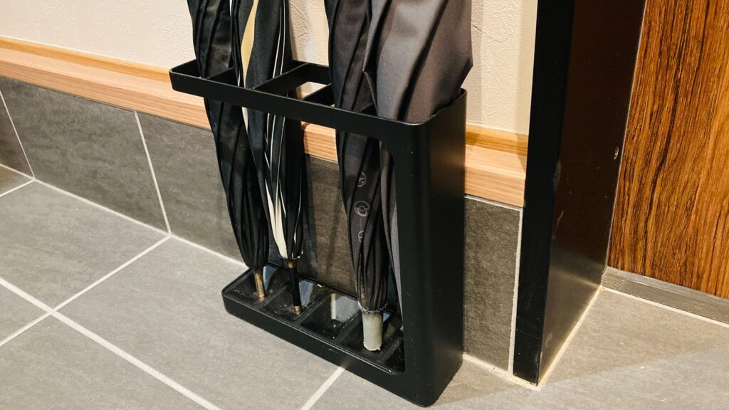 グラインドシリーズ特有の削り出し調の黒いテクスチャー
