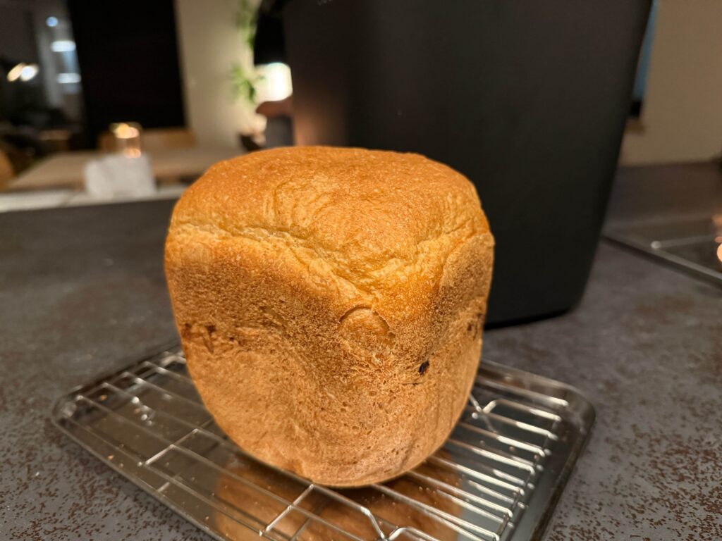 ホームベーカリーで焼いた全粒粉パン(全粒粉4割)の焼き上がり