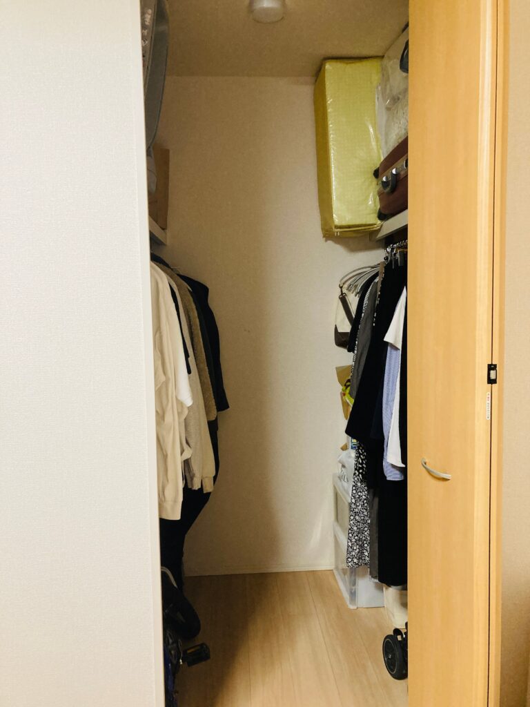 使っていないモノを手放してすっきりした賃貸時代のクローゼット ゴルフバックはなくなっている