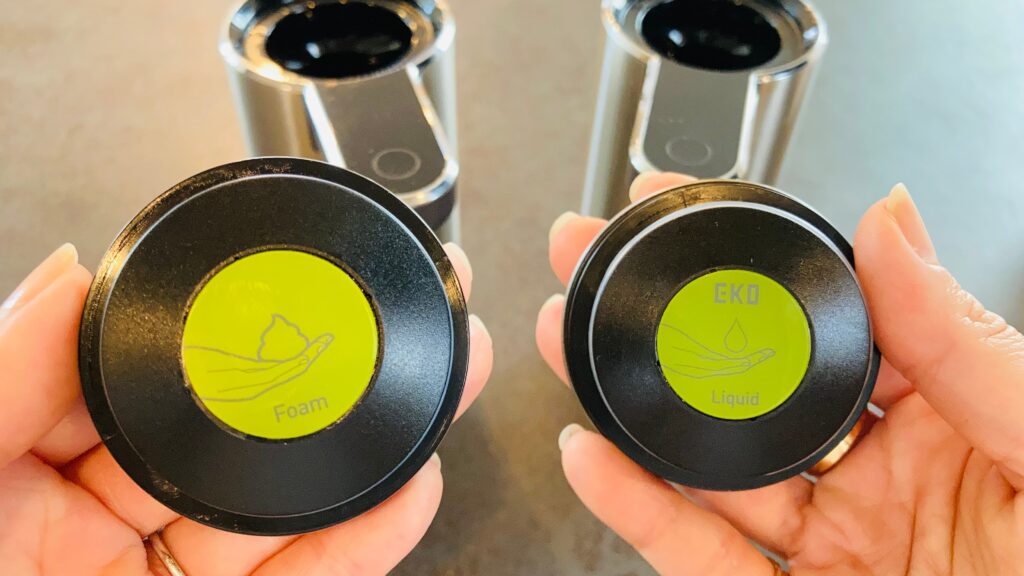 EKOのソープディスペンサー泡用と液体用 蓋の裏