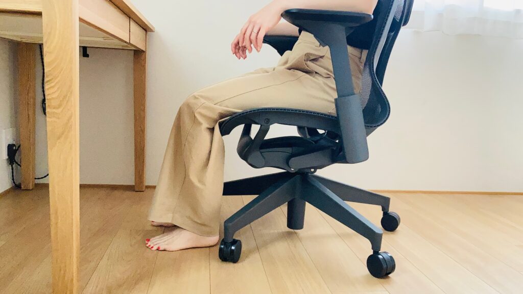 座ったときに足の裏が床についている状態