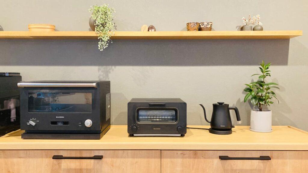 わが家のバルミューダ家電（左からレンジ・トースター・ケトル）