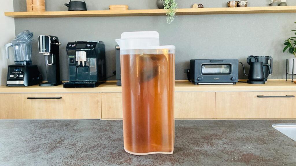 無印良品の冷水筒に麦茶を2リットル作った様子