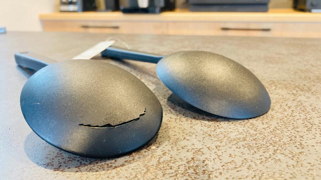 無印良品シリコーン調理スプーンの裂けた旧品と新品